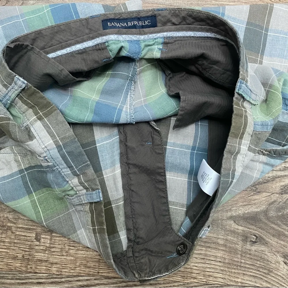 Banana Republic Linen Check Plaid Shorts